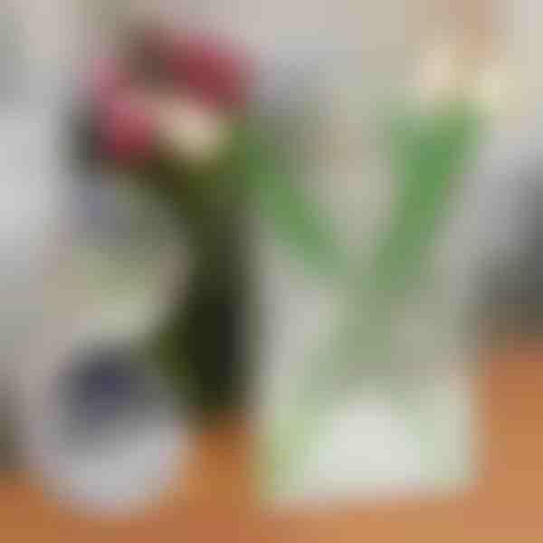 Elegancki Wazon na Kwiaty w Kształcie Książki | FLOWERFRAME