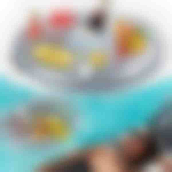 Idealna dmuchana taca do basenu na napoje | FLOATPLATI